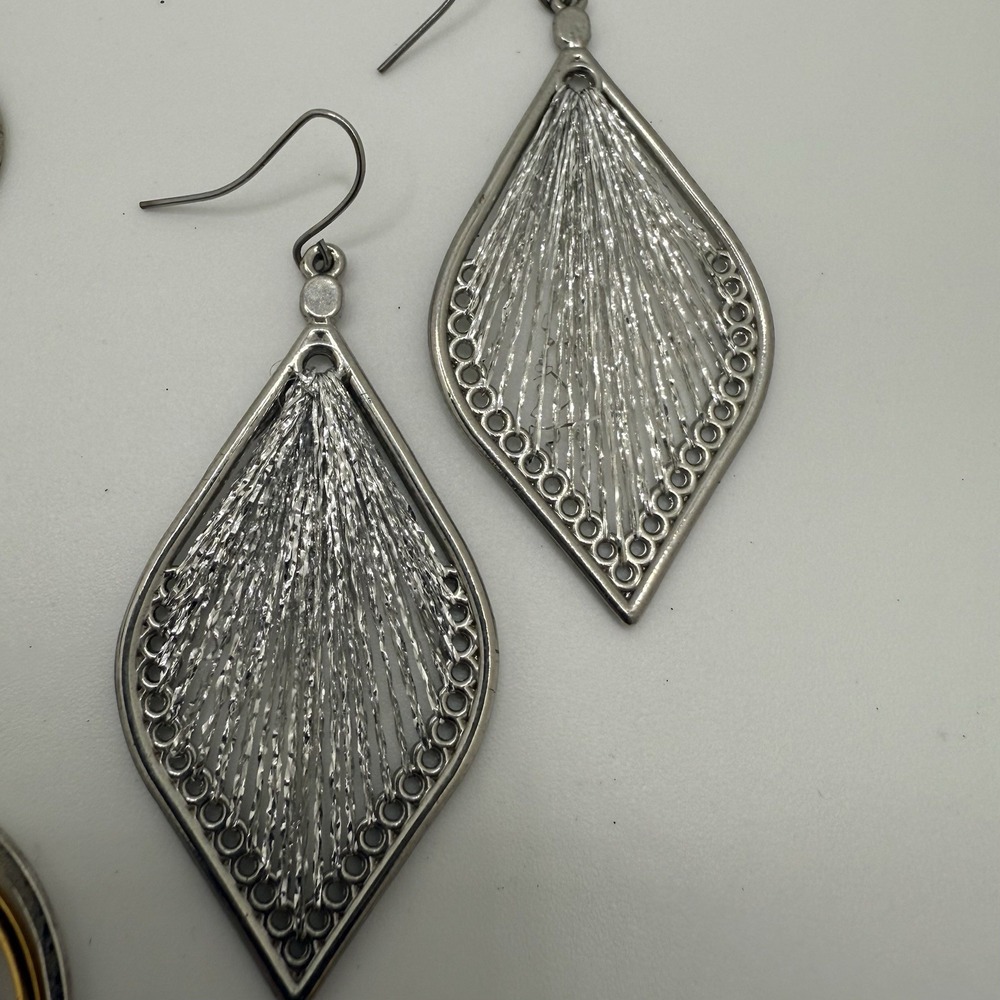Lot Six Pairs of Earrings Pierced Hoop‎ Dangle - Picture 6 of 10